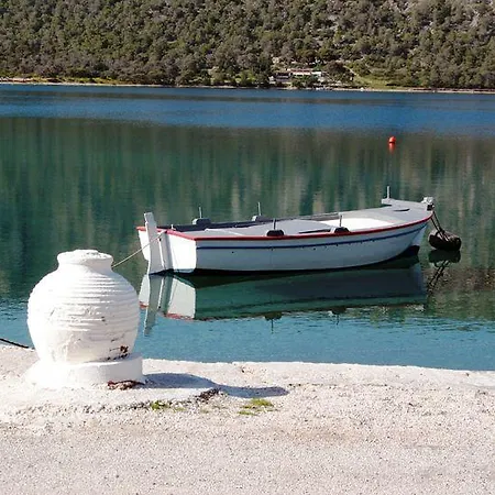 Дом отдыха Limni Vouliagmenis